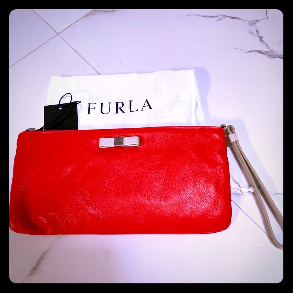 ❤️Furla Red Leather Wristlet/Clutch.